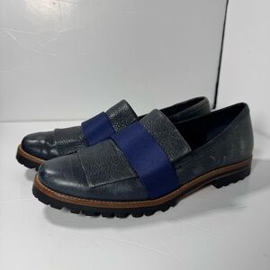 Bernardo ORA Navy Leather Loafers 9.5 Blue Strap Chunky Lug Sole Dark Academia